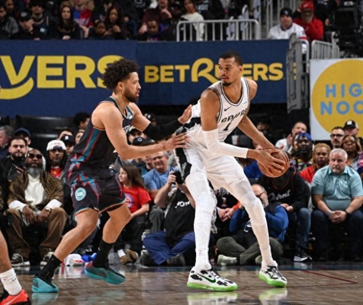 KOK体育-NBA最新排名！差距仅1.5场，4队抢西部第3，勇士第8难保骑士冲第2
